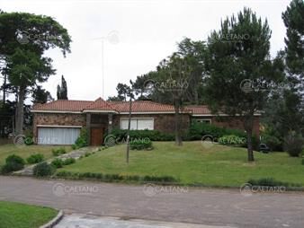 https://web5.gallito.com.uy/casa-de-4-dormitorios-con-agradable-entorno-inmuebles-21785663