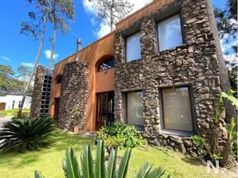 https://web5.gallito.com.uy/divina-casa-en-venta-en-la-arbolada-inmuebles-25033790