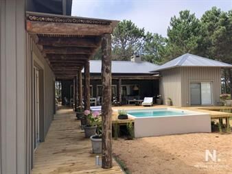 https://web5.gallito.com.uy/casa-de-4-dormitorios-en-venta-en-barrio-cerrado-pinar-del-inmuebles-25042733