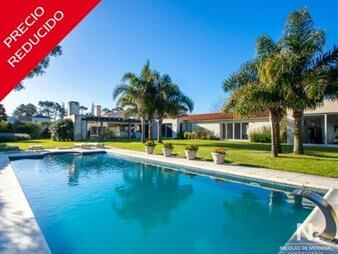 https://web5.gallito.com.uy/hermosa-casa-en-playa-mansa-a-metros-del-mar-zona-muy-tran-inmuebles-24992052