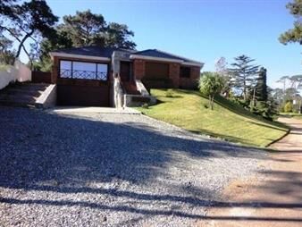 https://web5.gallito.com.uy/casa-de-5-dormitorios-en-venta-en-cantegril-punta-del-este-inmuebles-16906259
