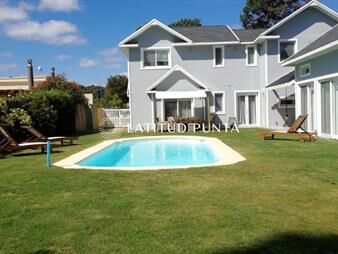 https://www.gallito.com.uy/hermosa-casa-en-barrio-privado-inmuebles-24177224