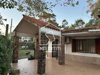 https://web5.gallito.com.uy/venta-casa-3-dormitorios-a-100-metros-de-la-playa-en-parque-inmuebles-26117811