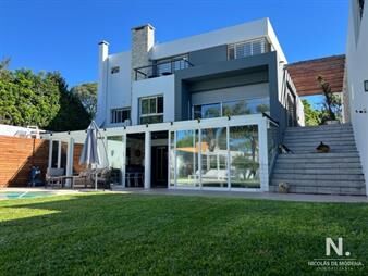 https://web5.gallito.com.uy/casa-de-3-dormitorios-y-5-baã±os-en-carrasco-sur-inmuebles-26122332