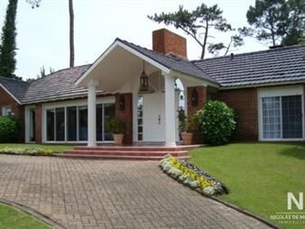 https://web5.gallito.com.uy/hermosa-casa-en-venta-de-5-dormitorios-inmuebles-25033797