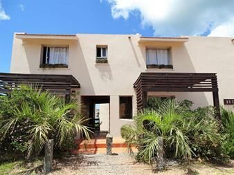 https://www.gallito.com.uy/venta-de-complejo-de-7-apartamentos-con-vista-al-mar-punta-inmuebles-26133482