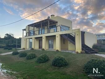https://www.gallito.com.uy/hermosa-casa-en-venta-y-alquiler-de-3-dormitorios-a-100mts-inmuebles-25035286