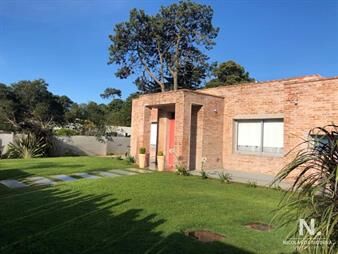 https://web5.gallito.com.uy/hermosa-casa-de-4-dormitorios-inmuebles-25034390