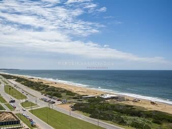 https://www.gallito.com.uy/espectacular-apartamento-en-venta-frente-a-playa-brava-ti-inmuebles-24717360