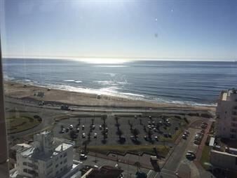 https://web5.gallito.com.uy/apto-con-vista-a-playa-mansa-y-brava-en-el-corazon-de-la-pe-inmuebles-26156558