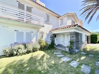 https://www.gallito.com.uy/alquiler-temporal-casa-5-dormitorios-penã­nsula-punta-del-inmuebles-25669977