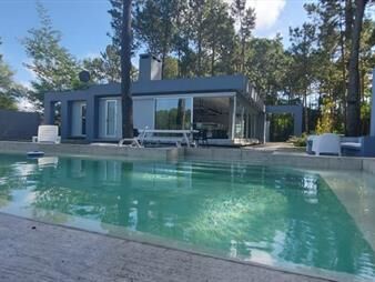 https://www.gallito.com.uy/venta-casa-en-barrio-burnett-maldonado-playa-mansa-inmuebles-25047104