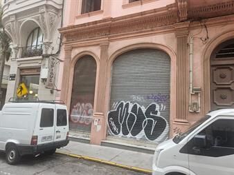 https://web5.gallito.com.uy/treinta-y-tres-casi-peatonal-sarandi-228-m2-8-mts-de-fr-inmuebles-26172622
