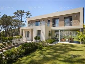 https://web5.gallito.com.uy/excelente-casa-de-dos-plantas-en-barrio-privado-inmuebles-24574151