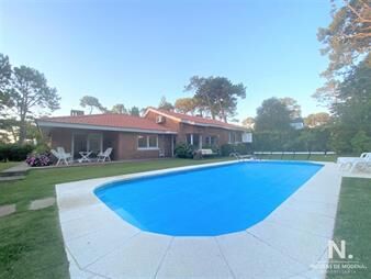 https://web5.gallito.com.uy/chalet-en-lugano-con-piscina-climatizada-y-todas-las-comodi-inmuebles-24987781
