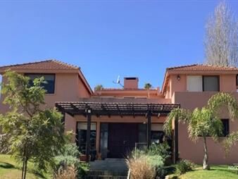 https://web5.gallito.com.uy/venta-casa-barrio-privado-5-dormitorios-punta-del-este-inmuebles-24631047