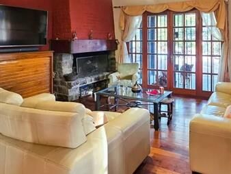 https://web5.gallito.com.uy/venta-espectacular-casa-2-pisos-y-4-dormitorios-parque-batl-inmuebles-26181482