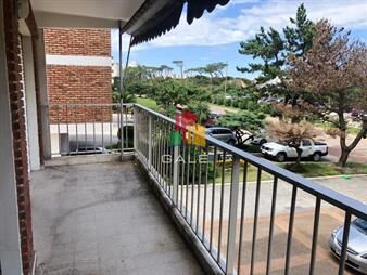 https://web5.gallito.com.uy/amplio-departamento-frente-a-playa-mansa-inmuebles-22700489