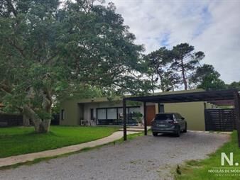 https://web5.gallito.com.uy/vende-casa-con-parrillero-y-piscina-de-3-dormitorios-en-bev-inmuebles-26199783