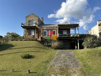 https://web5.gallito.com.uy/linda-casa-en-venta-zona-tio-tom-punta-ballena-vista-al-ma-inmuebles-26199715