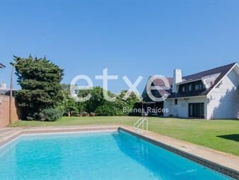 https://web5.gallito.com.uy/venta-de-casa-con-enrome-jardin-en-carrasco-inmuebles-26171832