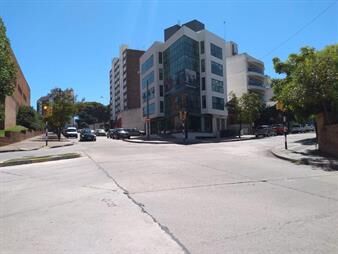 https://web5.gallito.com.uy/local-gran-local-en-esquina-frente-de-wtc-y-montevideo-sho-inmuebles-26246061