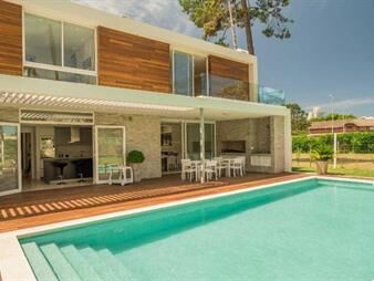 https://www.gallito.com.uy/casa-punta-del-este-inmuebles-18181638