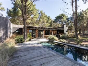 https://web5.gallito.com.uy/vende-casa-de-4-dormitorios-en-laguna-escondida-inmuebles-26287488