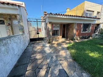 https://www.gallito.com.uy/venta-de-2-casas-de-una-planta-una-con-renta-en-malvin-inmuebles-25331208