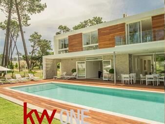 https://www.gallito.com.uy/venta-importante-residencia-a-estrenar-en-barrio-privado-inmuebles-21602413