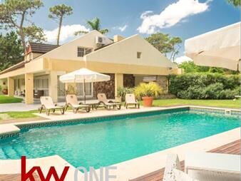 https://www.gallito.com.uy/venta-hermosa-casa-en-playa-mansa-inmuebles-21602415