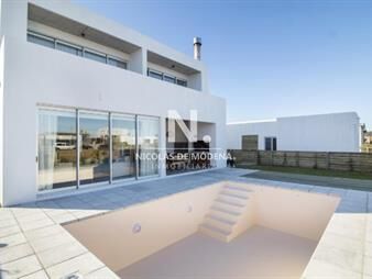 https://web5.gallito.com.uy/vende-casa-de-4-dormitorios-en-la-juanita-jose-ignacio-inmuebles-26334307