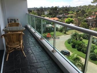 https://www.gallito.com.uy/apartamento-de-2-dormitorios-en-parada-8-playa-mansa-inmuebles-26333077