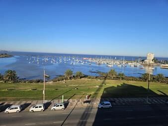https://web5.gallito.com.uy/pent-house-puerto-del-buceo-137-m2-terraza-con-parrille-inmuebles-26172631