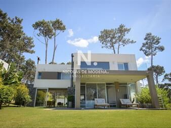 https://web5.gallito.com.uy/vende-casa-en-rincon-del-indio-en-punta-del-este-de-5-dormi-inmuebles-26357560