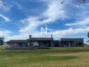 https://www.gallito.com.uy/casa-moderna-de-cuatro-dormitorios-y-dependencia-de-servici-inmuebles-23800589