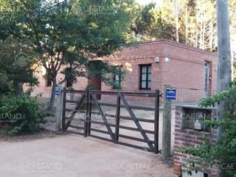 https://www.gallito.com.uy/venta-casa-con-gran-terreno-pinares-punta-del-este-inmuebles-25934690