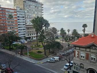 https://web5.gallito.com.uy/monoambiente-en-plaza-gomensoro-con-terraza-vista-al-mar-inmuebles-25958989