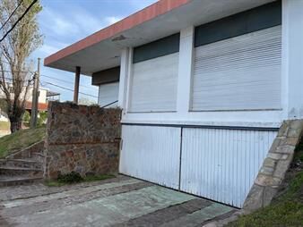https://www.gallito.com.uy/casa-a-la-venta-en-las-delicias-tres-dormitorios-dos-baños-inmuebles-25166682