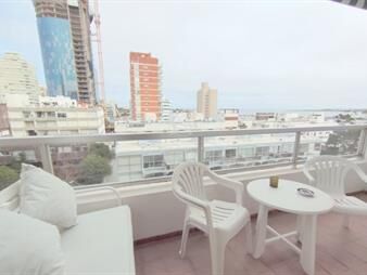 https://web5.gallito.com.uy/apartamento-en-peninsula-con-balcon-vista-al-puerto-col-inmuebles-23699880