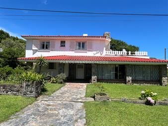 https://web5.gallito.com.uy/casa-en-venta-de-4-dormitorios-en-playa-mansa-punta-del-es-inmuebles-26381191