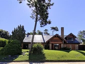 https://web5.gallito.com.uy/hermosa-casa-en-venta-de-5-dormitorios-en-mansa-punta-del-inmuebles-21428914