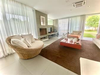 https://web5.gallito.com.uy/casa-en-venta-de-5-dormitorios-en-mansa-punta-del-este-inmuebles-21708262
