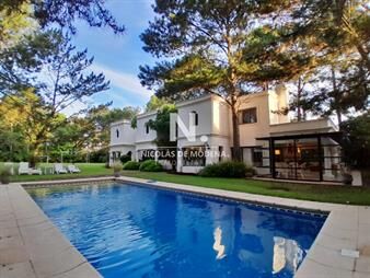 https://web5.gallito.com.uy/casa-de-cinco-dormitorios-en-suite-punta-del-este-inmuebles-25033605