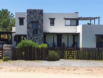 https://www.gallito.com.uy/casa-arenas-de-jose-ignacio-inmuebles-26172963
