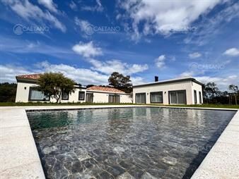 https://www.gallito.com.uy/alquiler-temporal-casa-4-dormitorios-mãs-dependencia-la-b-inmuebles-26380826