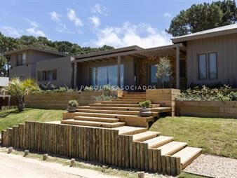 https://web5.gallito.com.uy/casa-en-venta-de-4-dormitorios-en-pinar-del-faro-josã©-ign-inmuebles-26426867