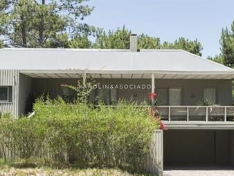https://www.gallito.com.uy/casa-en-venta-de-4-dormitorios-en-pinar-del-faro-josã©-ign-inmuebles-21724692