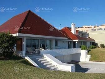 https://web5.gallito.com.uy/lujosa-mansiã³n-en-primera-linea-inmuebles-20801399