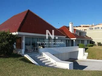 https://web5.gallito.com.uy/lujosa-mansiã³n-en-primera-linea-inmuebles-25816939